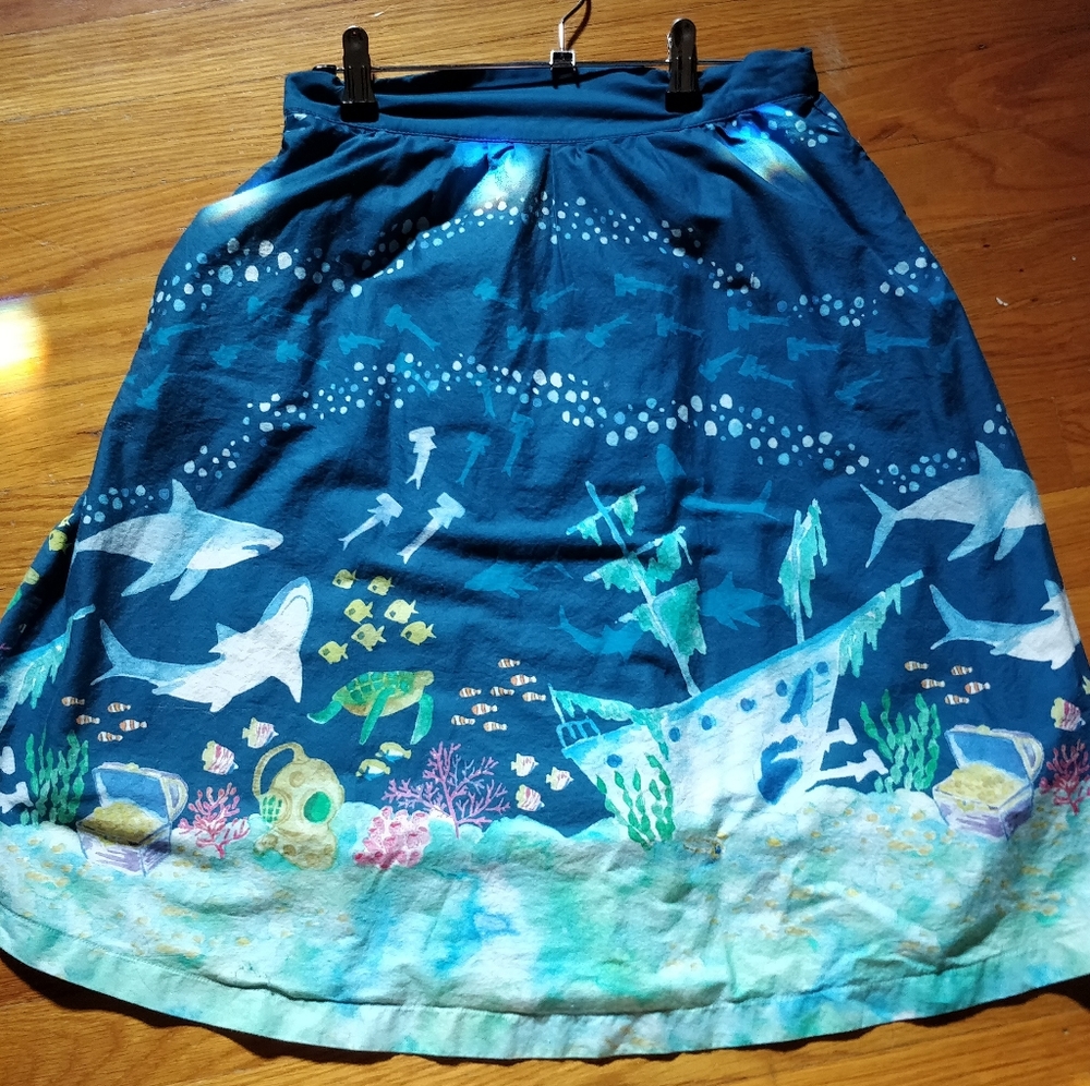 Modcloth S shark skirt with pockets (LNWOT)